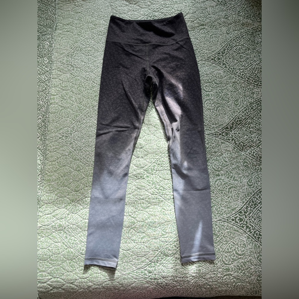 Zyia Active grey ombré leopard print leggings